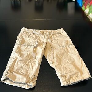 Women’s American eagle size 6 capris